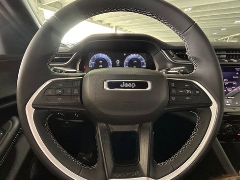 Used 2025 Jeep Grand Cherokee L Laredo image 22