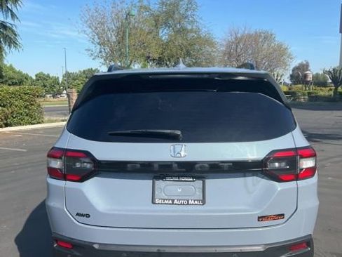 Used 2024 Honda Pilot TrailSport image 4