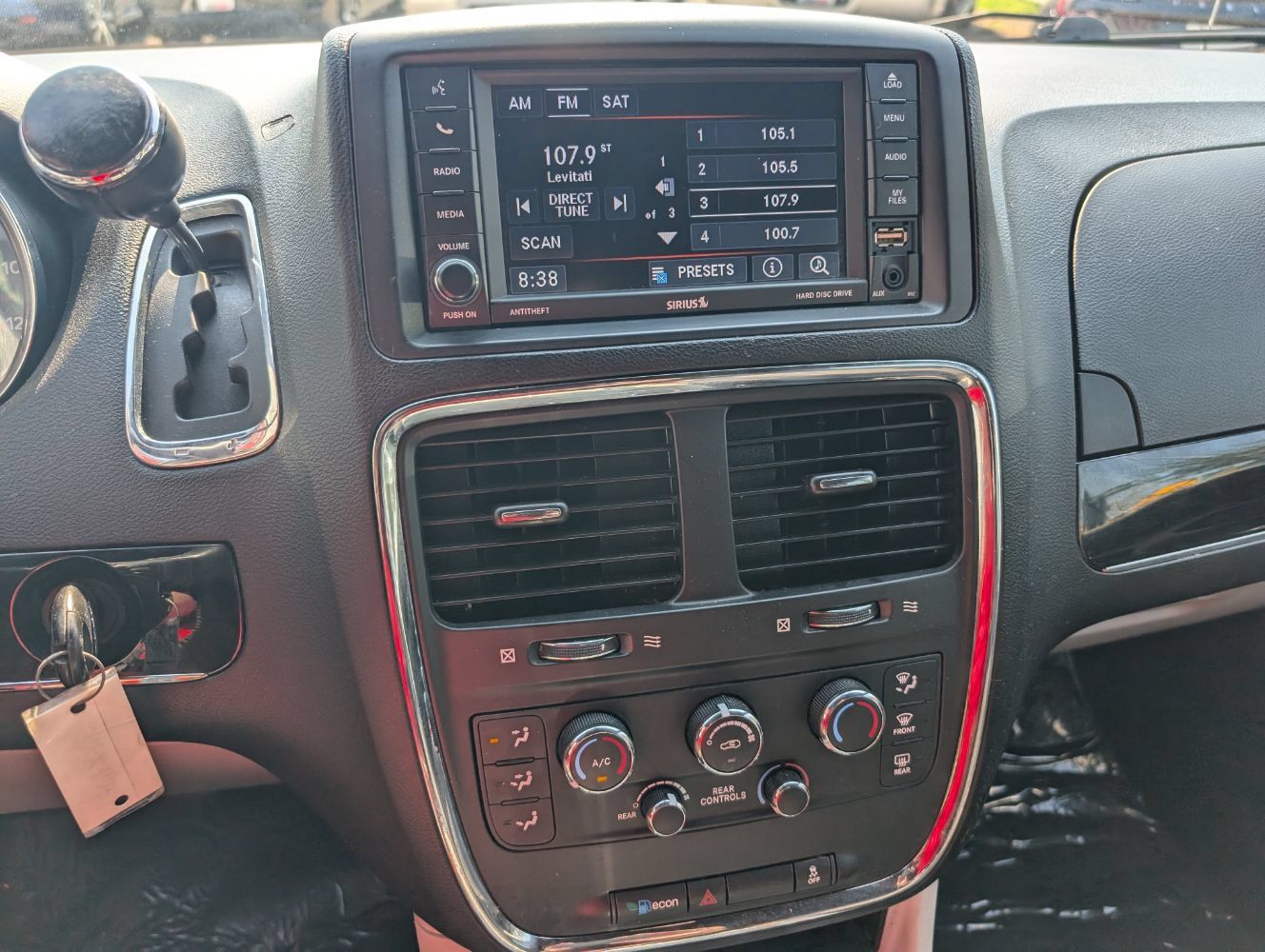 Used 2020 Dodge Grand Caravan SXT FWD image 23