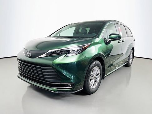 New 2026 Toyota Sienna XLE FWD image 7