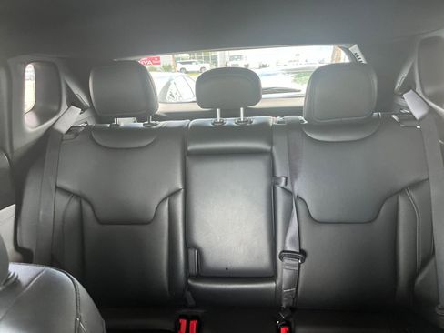 Used 2025 Jeep Compass Limited image 38