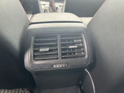Used 2017 Volkswagen GTI SE FWD image 16