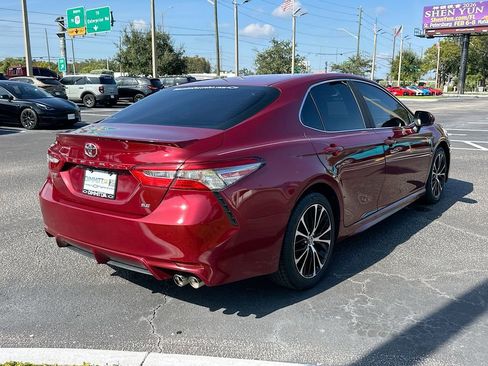 Used 2018 Toyota Camry SE image 6