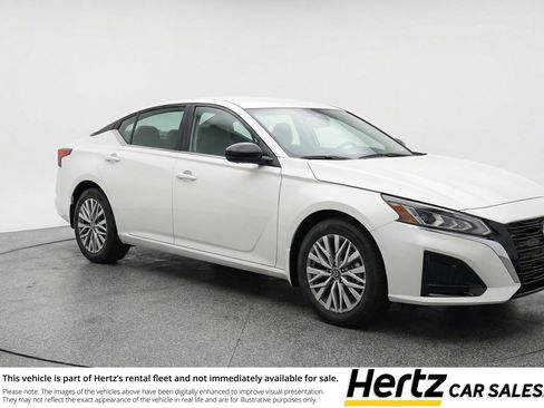 Used 2025 Nissan Altima 2.5 SV FWD image 1