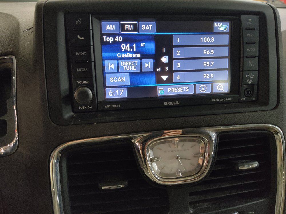 Used 2015 Chrysler Town & Country Touring-L w/ Driver Convenience Group FWD image 25