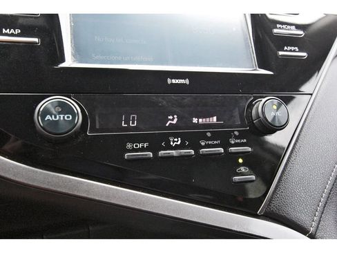 Used 2020 Toyota Camry SE FWD image 23