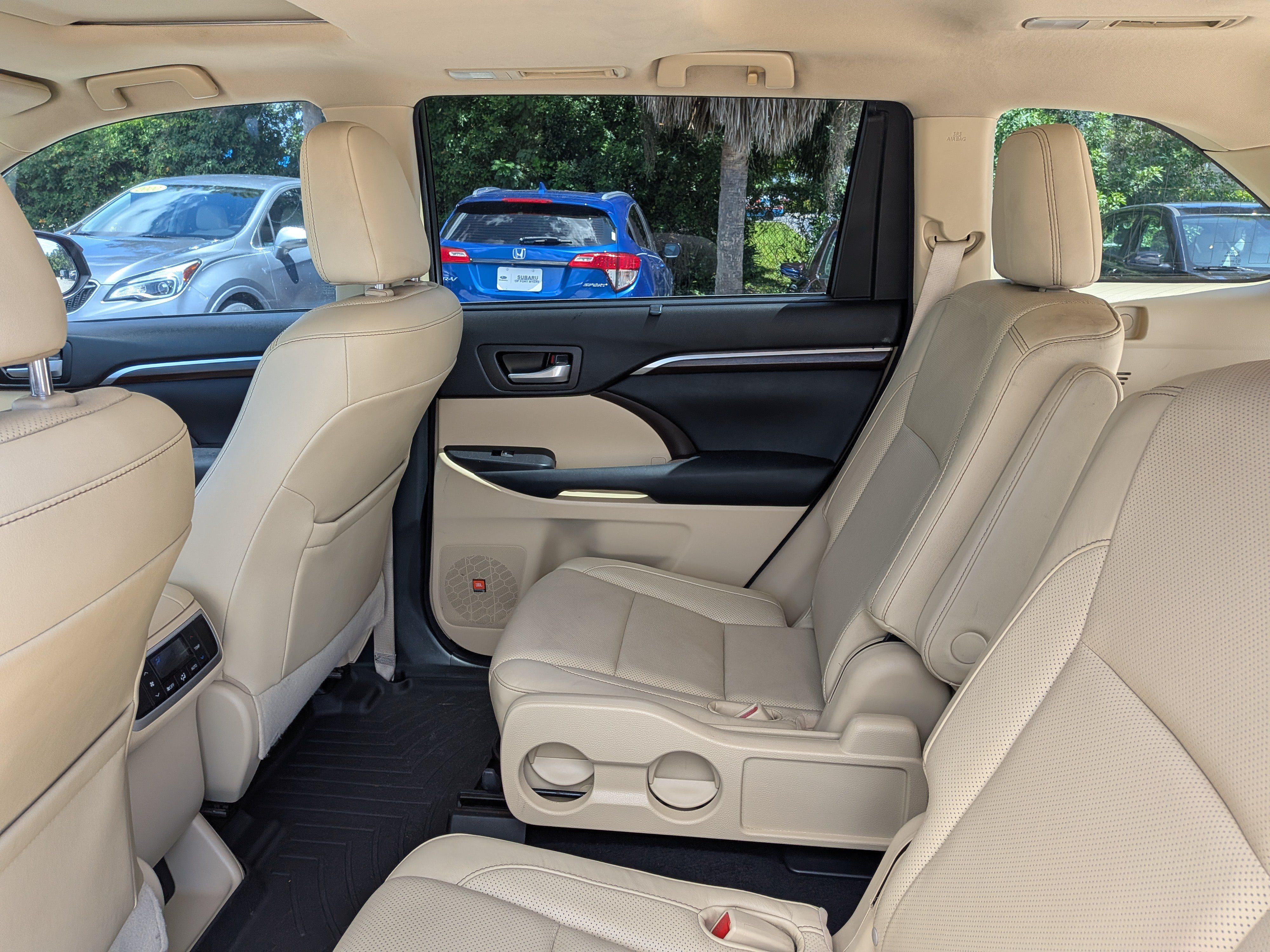 Used 2015 Toyota Highlander Limited w/ Driver Technology Package FWD image 15