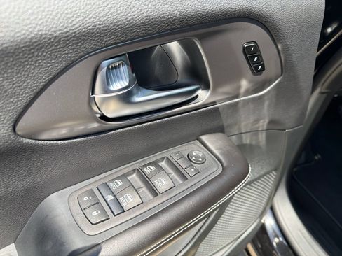 New 2026 Chrysler Pacifica Select FWD image 14