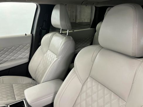 Used 2024 Mitsubishi Outlander 4WD Plug-In Hybrid image 16