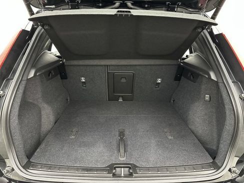 Used 2024 Volvo XC40 B5 Plus w/ Protection Package Premier AWD/4WD image 24