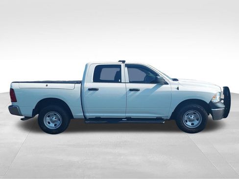 Used 2022 RAM 1500 4x4 Crew Cab Classic w/ Chrome Appearance Group image 6