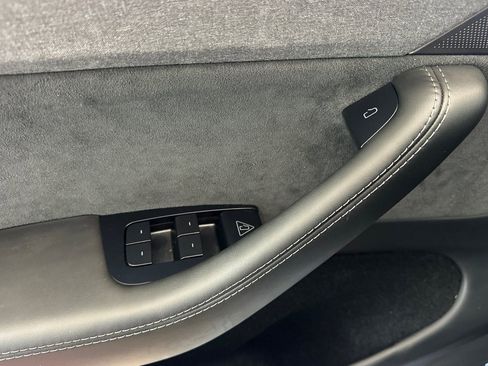 Used 2026 Tesla Model Y Long Range RWD image 11