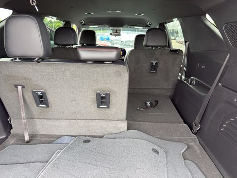 Certified 2024 Chevrolet Traverse Z71 w/ LPO, Floor Liner Package AWD/4WD image 38