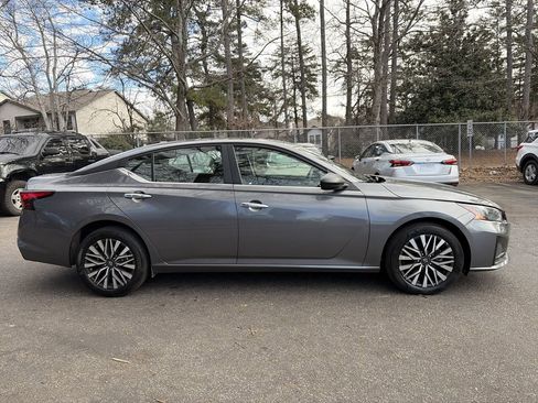 Used 2024 Nissan Altima 2.5 SV image 6