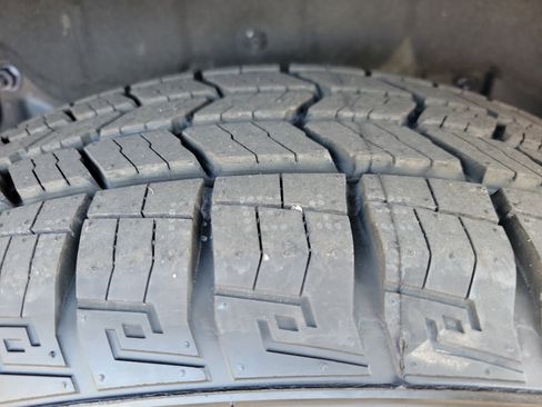 Used 2022 Toyota Highlander LE image 32