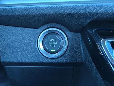 Used 2025 Chevrolet Traverse LT image 29