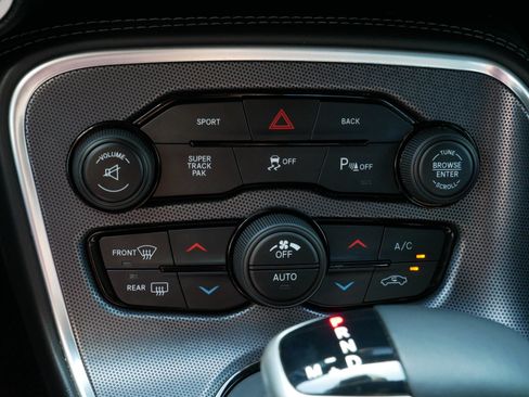Used 2015 Dodge Challenger R/T Scat Pack w/ Leather Interior Group RWD image 22