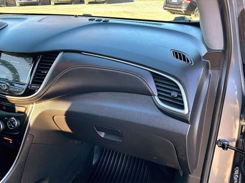 Used 2019 Chevrolet Trax LT w/ LT Convenience Package image 23