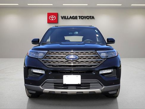 Used 2021 Ford Explorer King Ranch w/ Premium Technology Package image 8