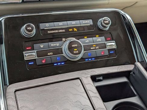 Used 2021 Lincoln Navigator Reserve w/ Luxury Package image 27