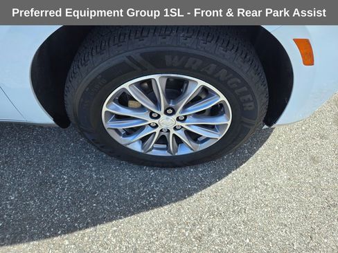 Used 2022 Buick Enclave Essence image 11