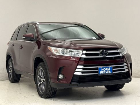 Used 2019 Toyota Highlander XLE AWD/4WD image 4