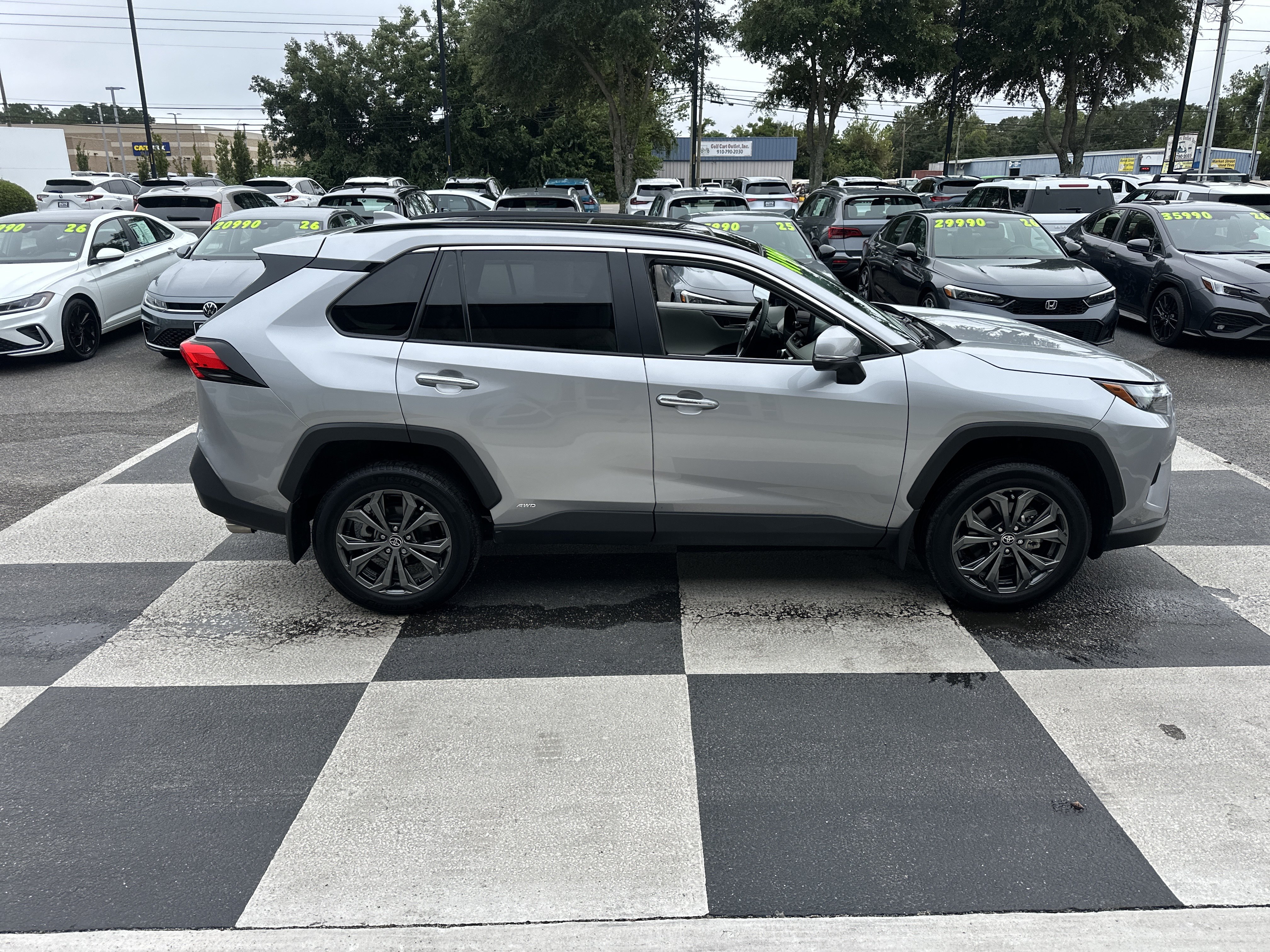 Used 2025 Toyota RAV4 Limited w/ Advanced Technology Package AWD/4WD image 4