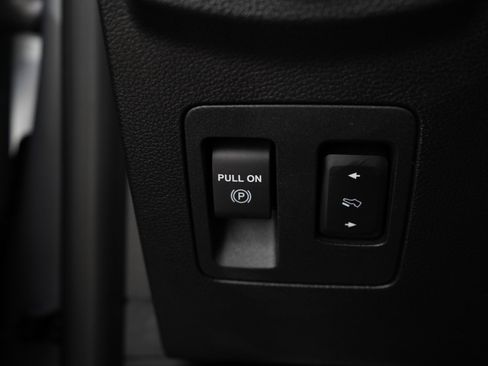 Used 2018 Ford F150 Lariat w/ Equipment Group 502A Luxury AWD/4WD image 25