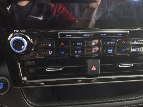 Used 2021 Toyota Highlander Limited AWD/4WD image 15