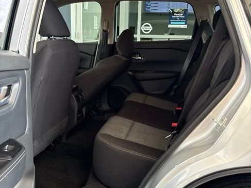 Used 2025 Nissan Rogue SV FWD image 6