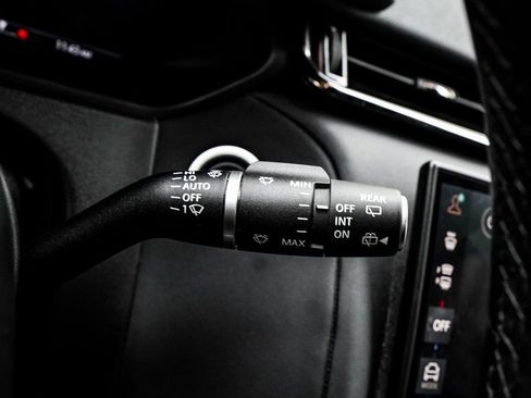 Used 2025 Land Rover Range Rover Velar Dynamic SE image 33