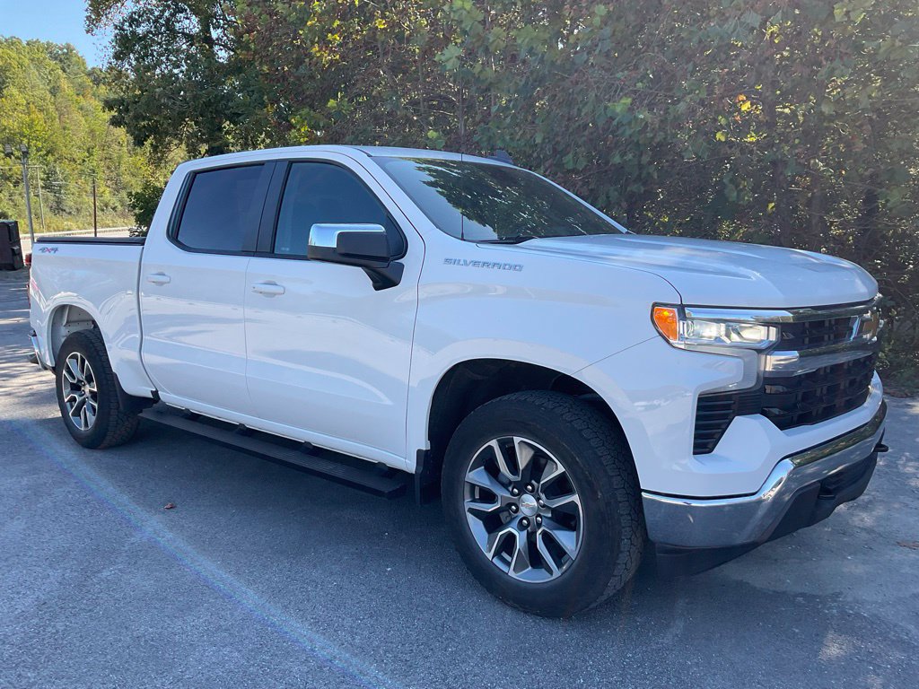 Used 2024 Chevrolet Silverado 1500 LT AWD/4WD image 7