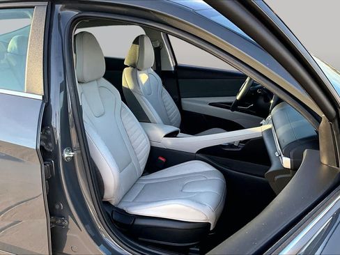 Used 2025 Hyundai Elantra SEL FWD image 9