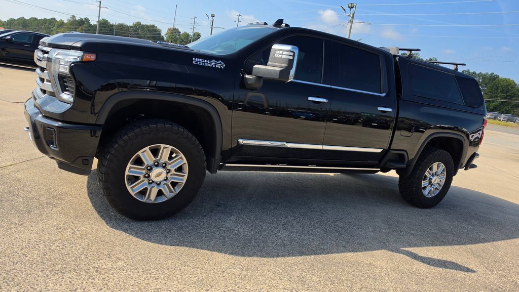 Used 2024 Chevrolet Silverado 2500 High Country w/ High Country Premium Package AWD/4WD image 1