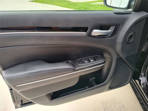 Used 2023 Chrysler 300 Touring w/ Sport Appearance Package image 12