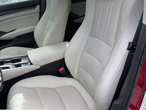 Used 2018 Honda Accord Touring image 39