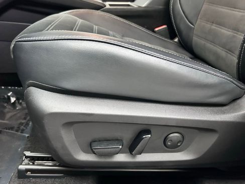 Used 2024 Mitsubishi Outlander SE image 19