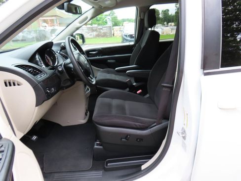 Used 2018 Dodge Grand Caravan SE FWD image 15