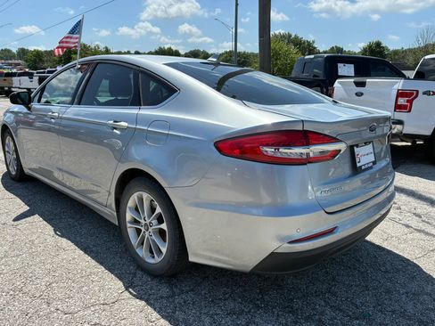 Used 2020 Ford Fusion SE FWD image 4