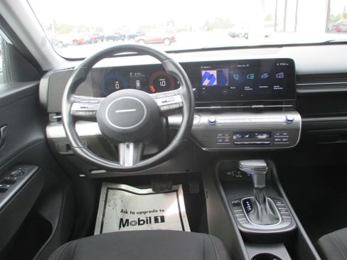 Used 2025 Hyundai Kona SEL FWD image 12