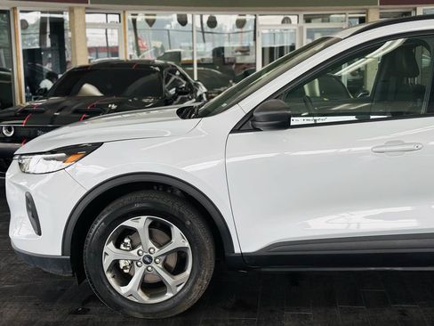 Used 2025 Ford Escape ST-Line Select AWD/4WD image 16
