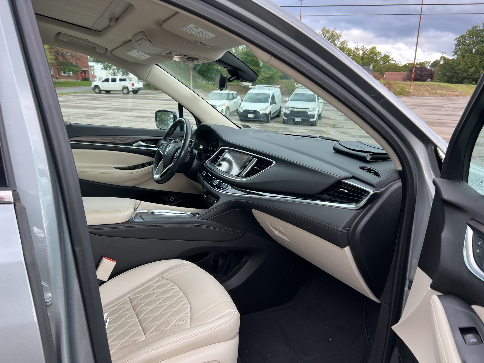 Used 2024 Buick Enclave Avenir w/ Avenir Technology Package AWD/4WD image 9