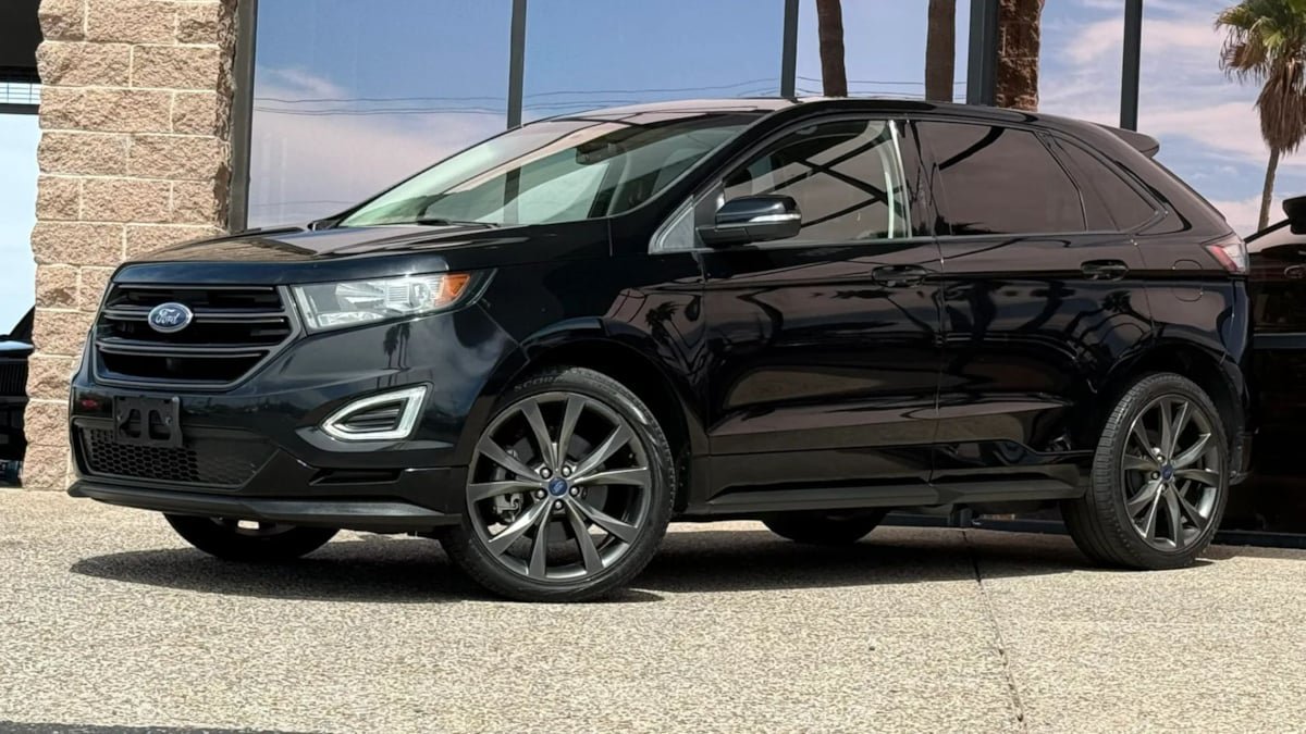 Used 2017 Ford Edge Sport w/ Technology Package AWD/4WD image 3