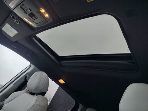 Used 2021 Toyota Sienna XSE image 5