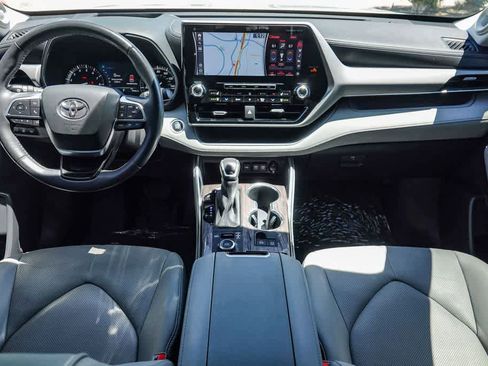 Used 2020 Toyota Highlander Platinum AWD/4WD image 11