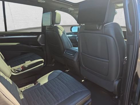 Certified 2025 Cadillac Escalade Sport Platinum AWD/4WD image 11
