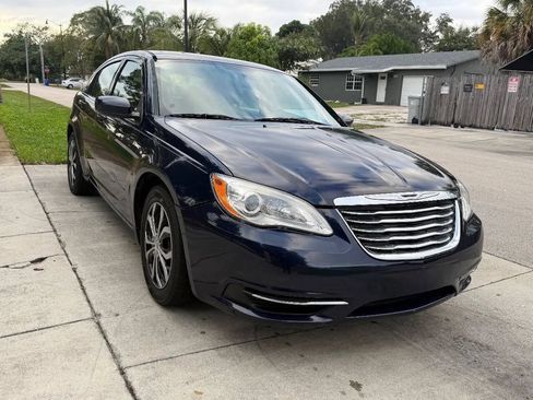 Used 2014 Chrysler 200 LX FWD image 5