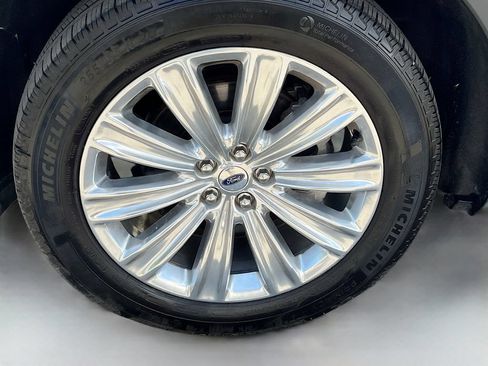 Used 2024 Ford Explorer Limited w/ Equipment Group 301A AWD/4WD image 33