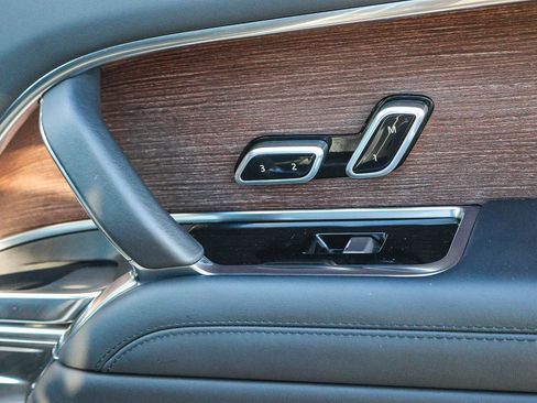 Certified 2023 Land Rover Range Rover SE image 19