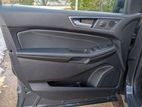 Used 2021 Ford Edge Titanium image 31